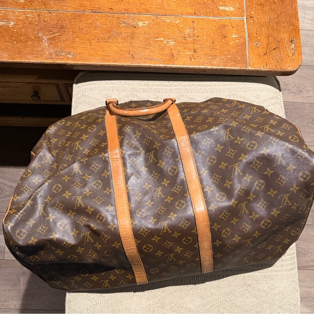 Authentic louis Vuitton Travel bag Vintage not budging past 380